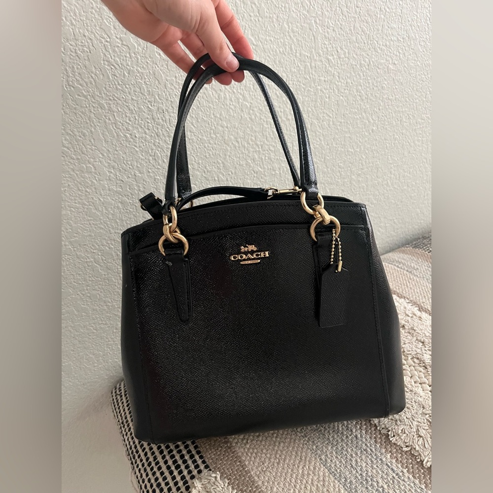 Like new Coach purse 👛 excellent conditions!